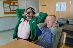 Léopold Hopital sainte-anne la belle visite aîné monsieur relax